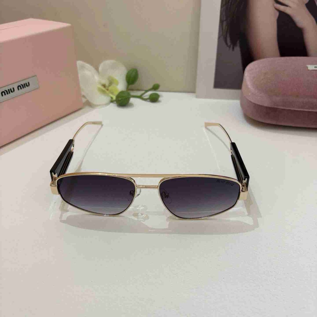 Miu Miu Retro Aviator Sunglasses Gold Tone Metal Black Temple Gradient Lens